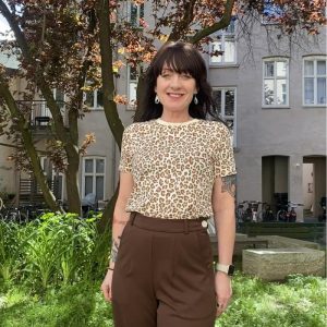 Sugarhill Brighton Maggie - lys leopardmønstret t-skjorte
